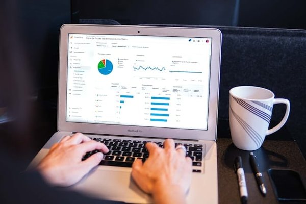 Quelle méthode d'analyse de données client pour une petite chaîne d'hôtels indépendants?